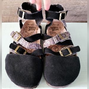 MUK Luks Black and Paisley Gladiator Sandals Romi Suede New Never Worn